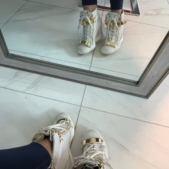 Authentic Giuseppe Zanotti white and gold High Top Sneakers Size 38.5 . - Picture 4 of 16